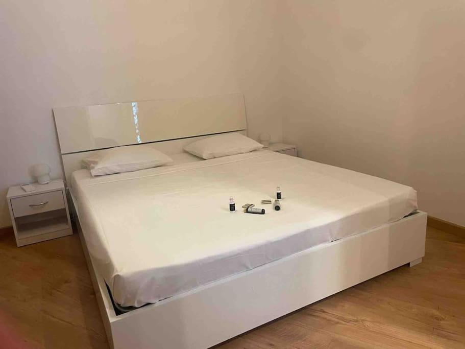Appartamento Con Piscina E Sauna Bissone Eksteriør bilde